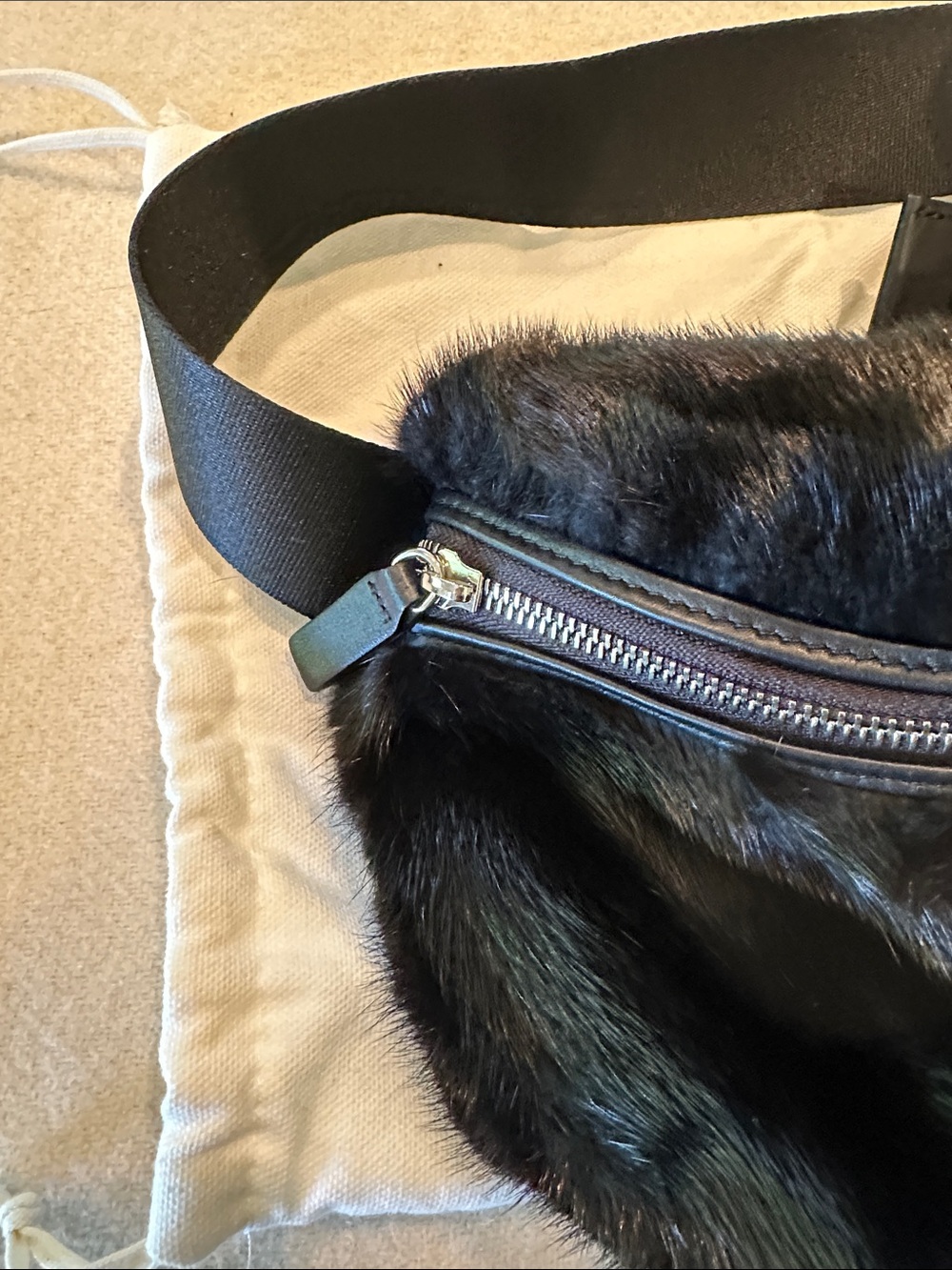Avec La Troupe Mink Belt Bag w/dustbag - Picture 2 of 7